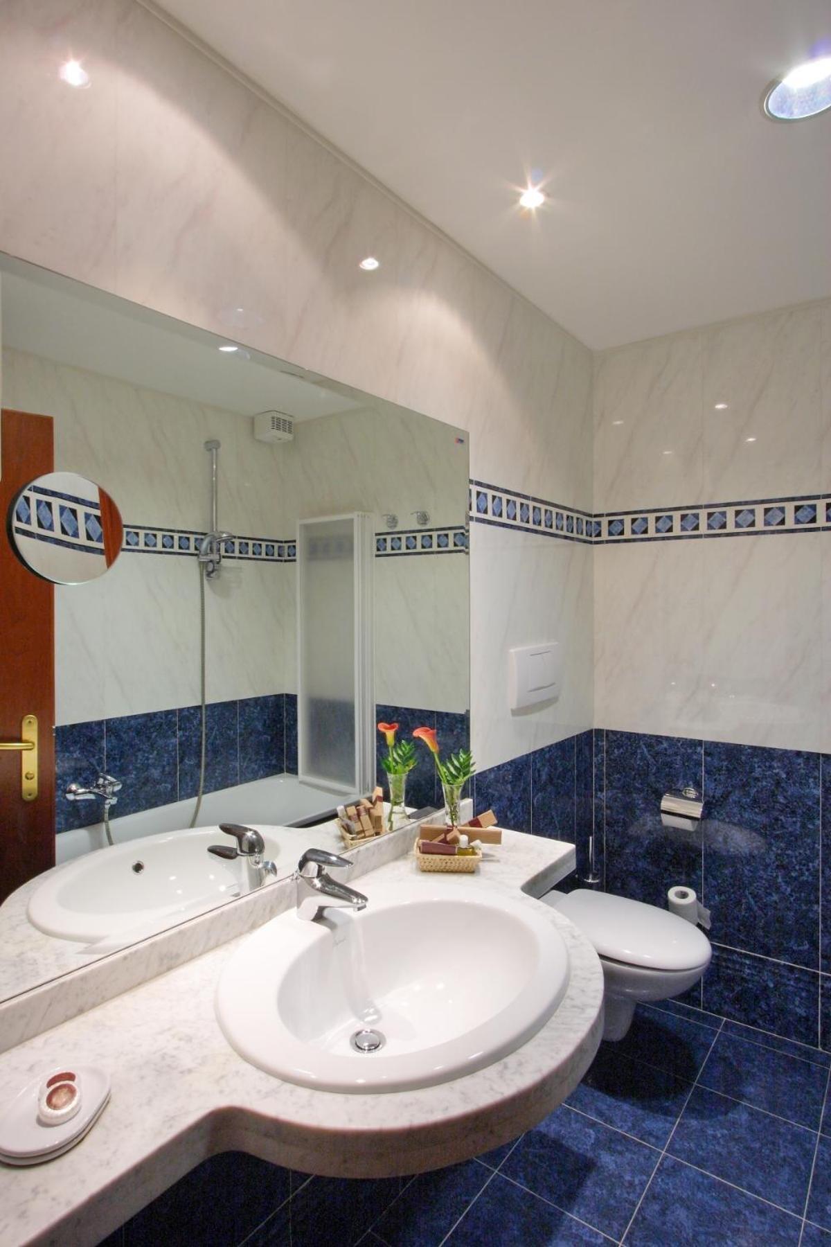 Hotel Centro Benessere Gardel Arta Terme Extérieur photo